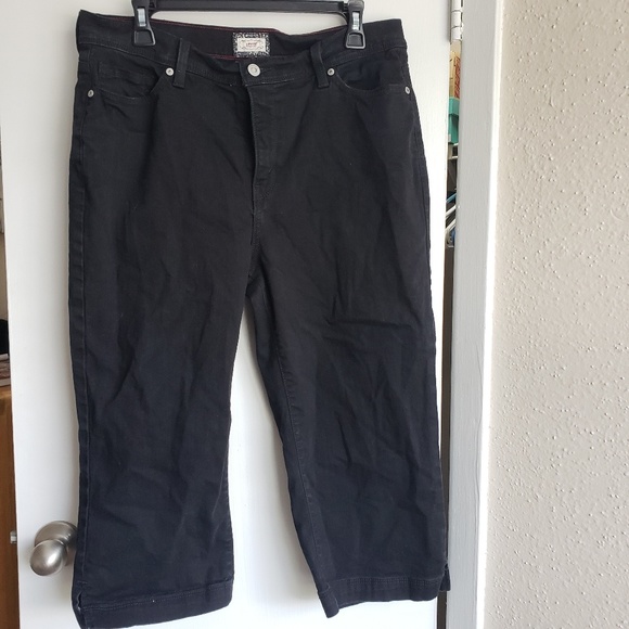 Levi's Denim - Levi's 512 Capri Levi's Denim - Levi's 512 Capri